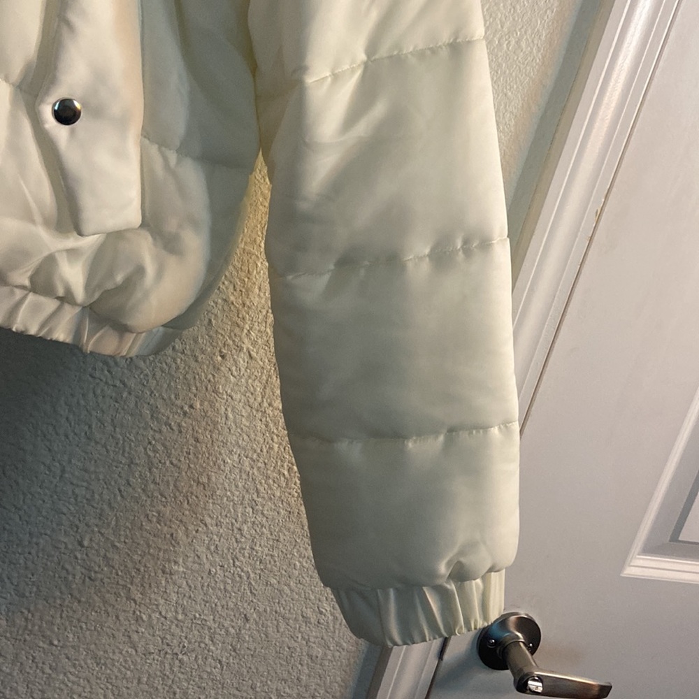 White  Puffer coat - Picture 4 of 11